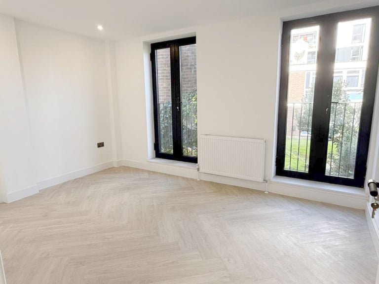 Spacious 3 Bed First Floor Flat to Rent, Balvinder Apartments, Barnabas Road, Hackney E9