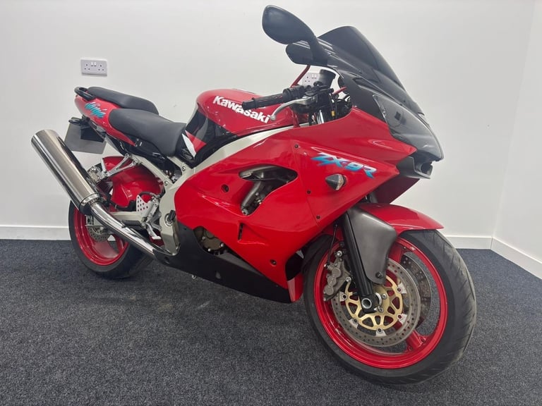 KAWASAKI ZX9R ** MOT APRIL 26 - BOTH BOOKS - ONLY 13334 MILES **