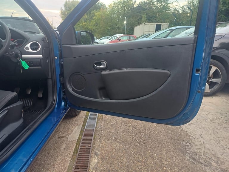 2011 Renault Clio 1.2 16V I-Music 3dr HATCHBACK PETROL Manual