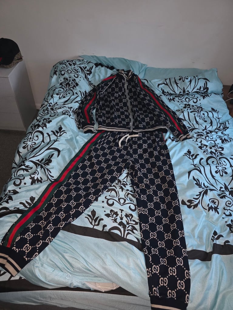 image for Gucci tracksuit xxl 