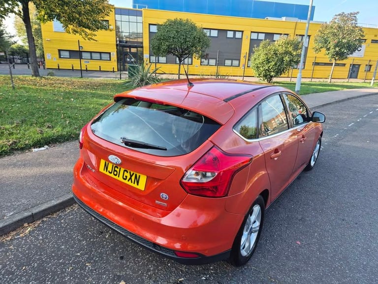 LOVELY FORD FOCUS 2011 61, 1.6 ZETEC, 5 DOOR HATCHBACK MANUAL, LONG MOT, £1995