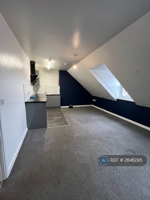 1 bedroom flat in Park End Road, Gloucester, GL1 (1 bed) (#2646295)