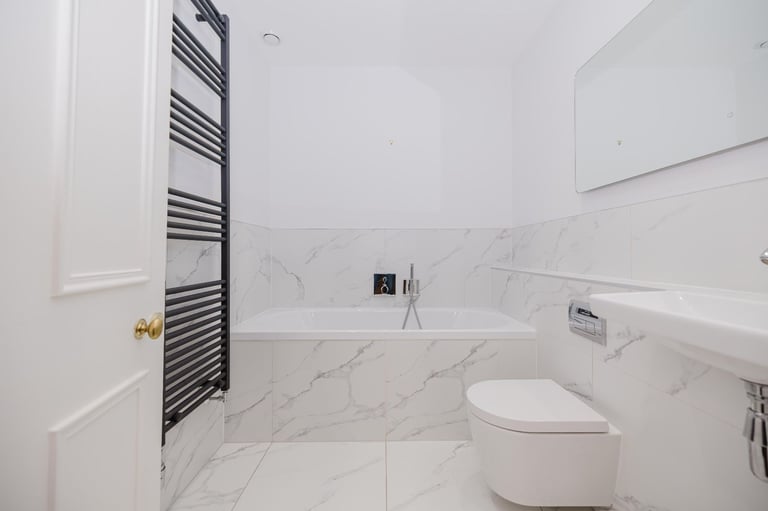 Incredible, 5 bedroom, HMO pending flat on Castle Terrace– available NOW