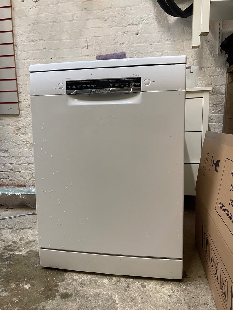 Bosch Series 4 freestanding dishwasher