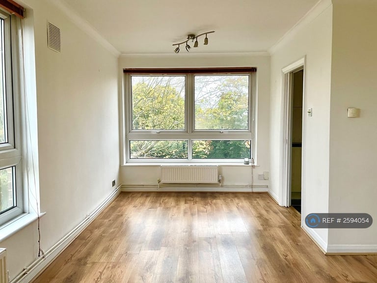 2 bedroom flat in Tunbridge Court, London, SE26 (2 bed) (#2594054)