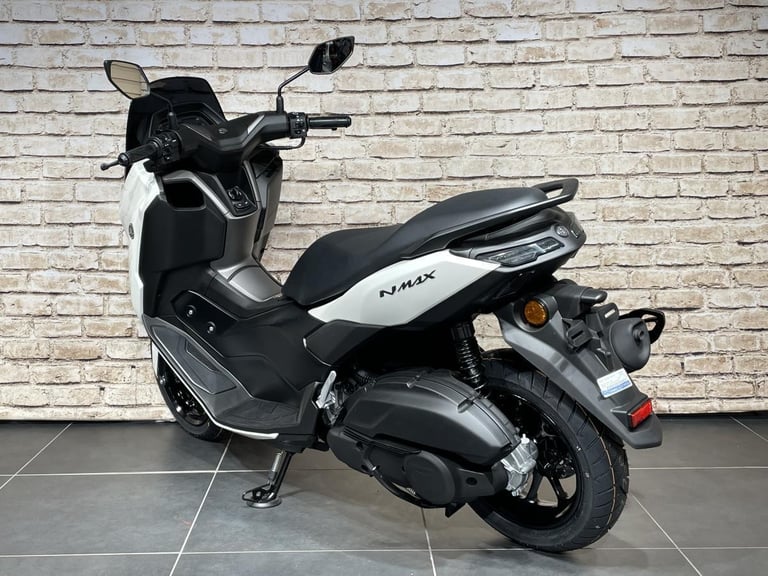 YAMAHA NMAX 125 2025 MODEL IN MILKY WHITE - IN STOCK AVAILABLE NOW !