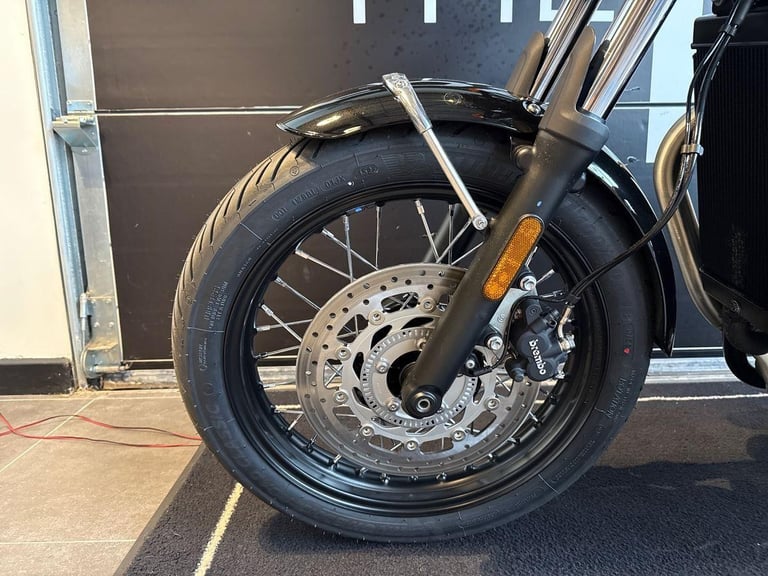 2025 Triumph Bonneville T100 ICON EDITION Petrol black 5 Speed