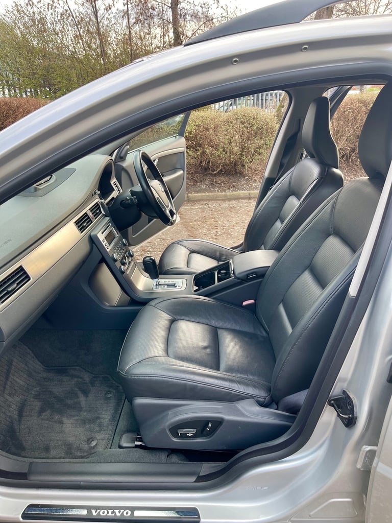 2009 Volvo V70 2.5 LE PETROL 4/B GRADE REVERSE CAMERA LOW MILLAGE Hatchback Petrol Manual