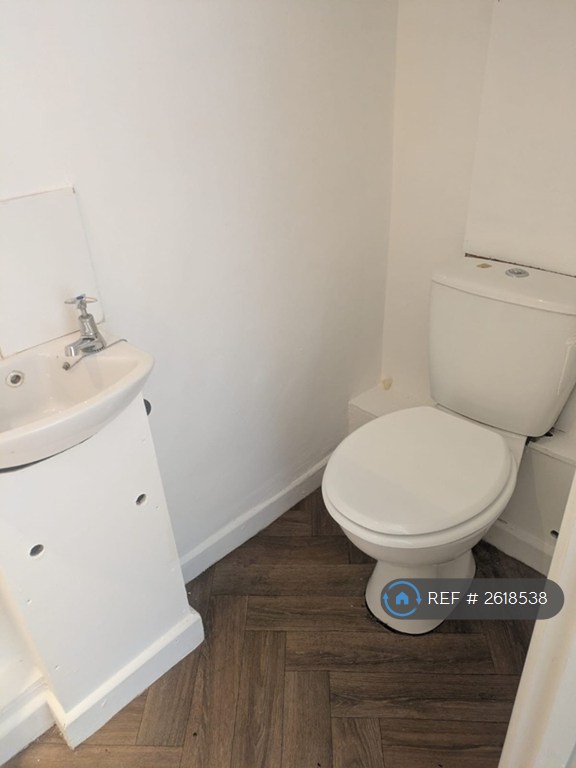 1 bedroom flat in Belper Road, Nottingham, NG7 (1 bed) (#2618538)