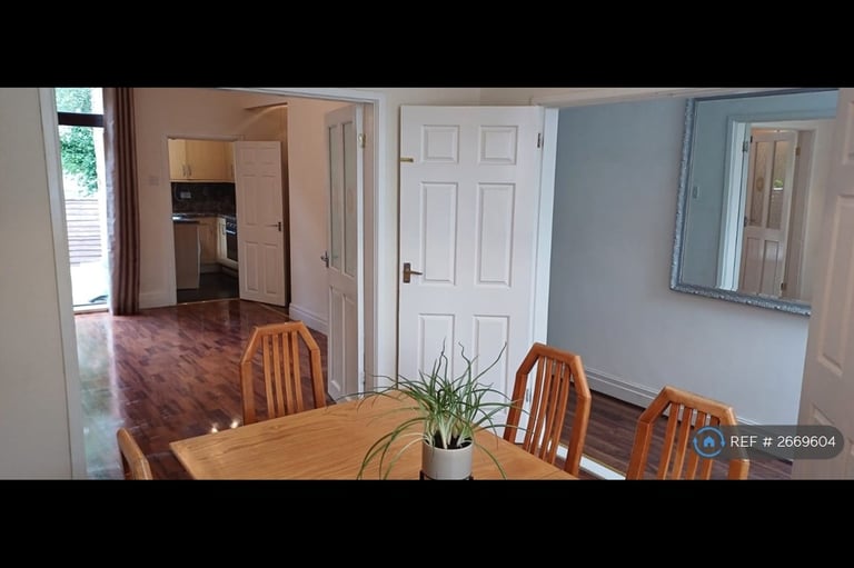 2 bedroom house in Lorne Street, Wigan, WN1 (2 bed) (#2669604)