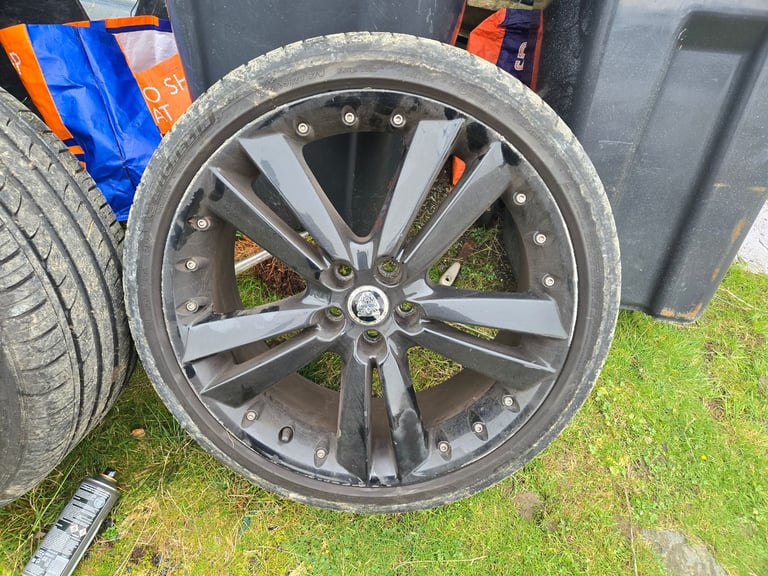 Jaguar alloys with good 255 35 20 tyres 