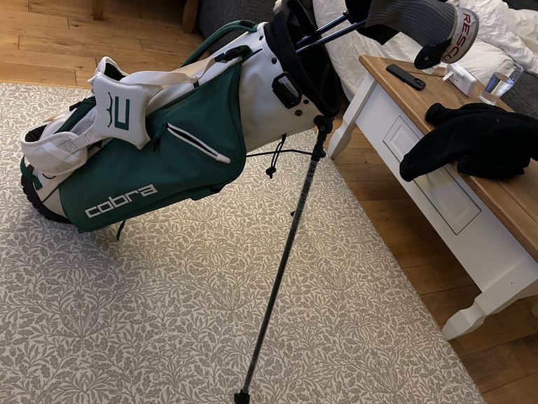 Cobra golf bag, hardly used. £70