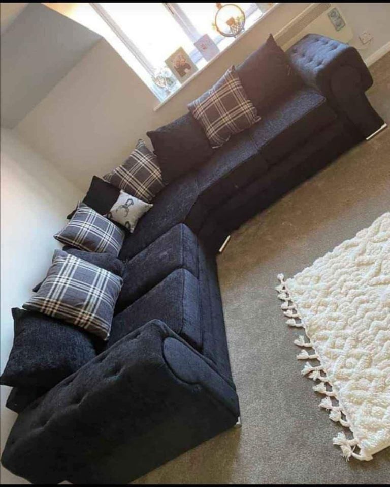 five seater Corner sofa set in Liverpool City Centre, Merseyside