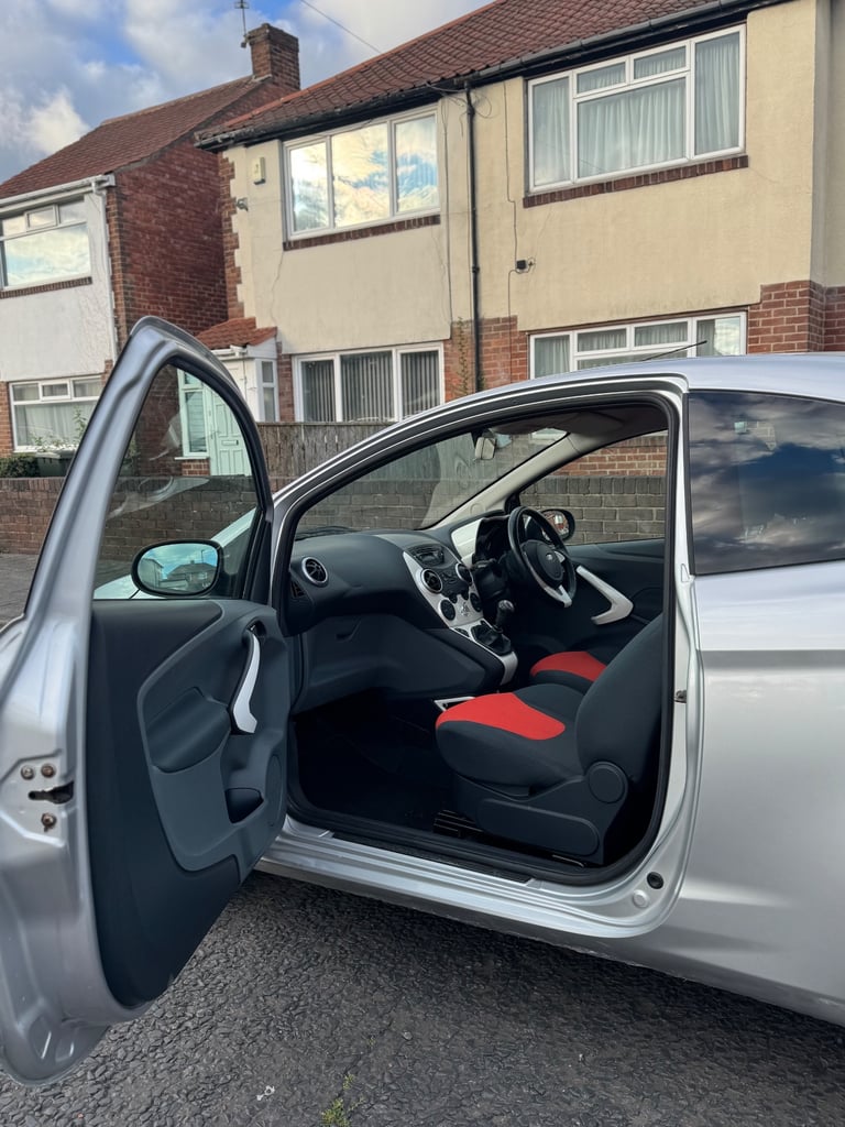 2011 FORD KA TITANIUM