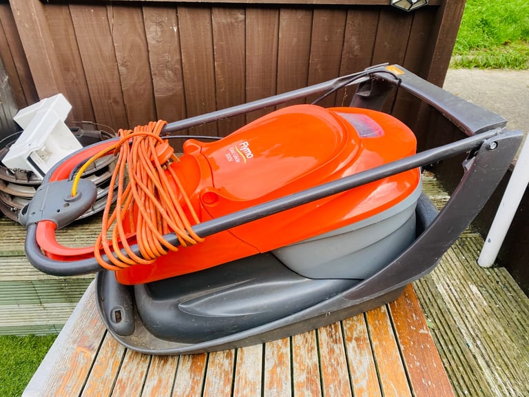 Flymo Easi Glide 300V Lawn Mower 