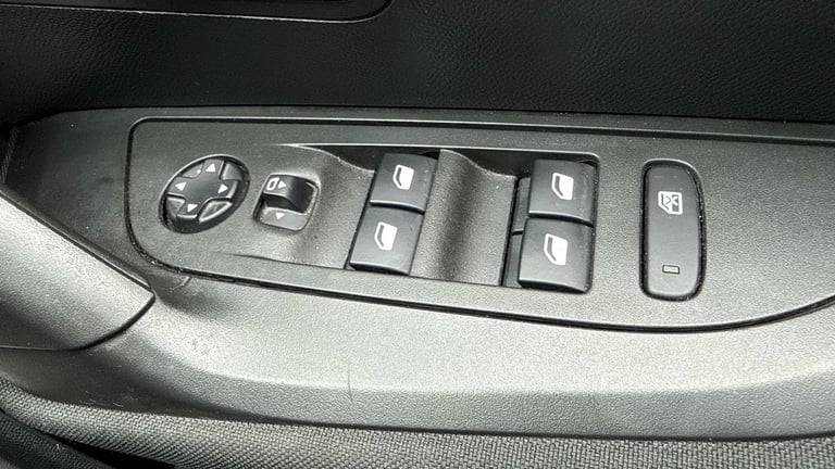 2021 Peugeot 2008 1.2 PureTech Active Premium 5dr Estate Petrol Manual