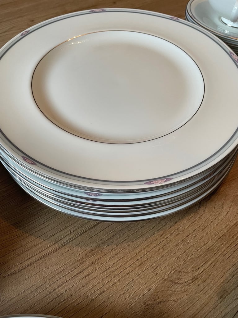 image for Royal Doulton Simplicity Dinner Plates and Serving Plate