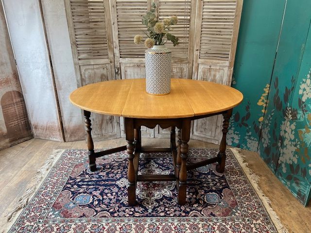 image for Gorgeous antique oak gate leg dining table – local delivery 