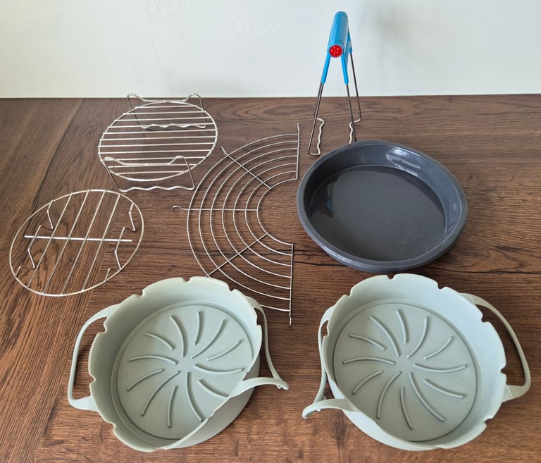 Dreo 3.8L Air Fryer, Recipe Book & Accessories