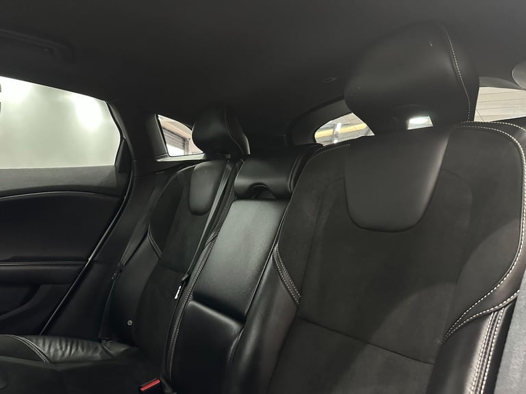 2017 Volvo V40 2.0 D2 R-Design Nav Plus Auto Euro 6 (s/s) 5dr HATCHBACK Diesel Automatic