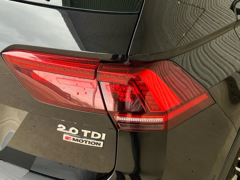 2017 Volkswagen Tiguan 2.0 TDi 150 4Motion R-Line 5dr SUV DIESEL Manual