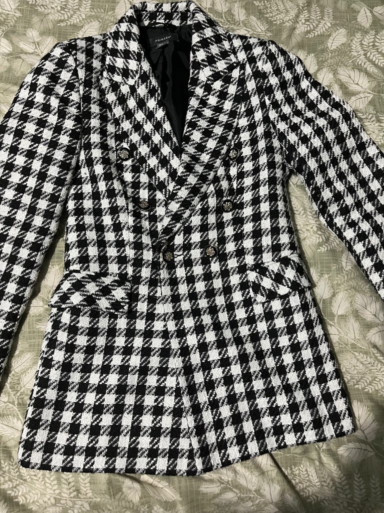 Black & white checked blazer in excellent condition