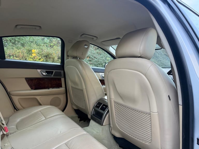 2009 Jaguar XF 3.0d V6 Premium Luxury 4dr Auto SALOON DIESEL Automatic