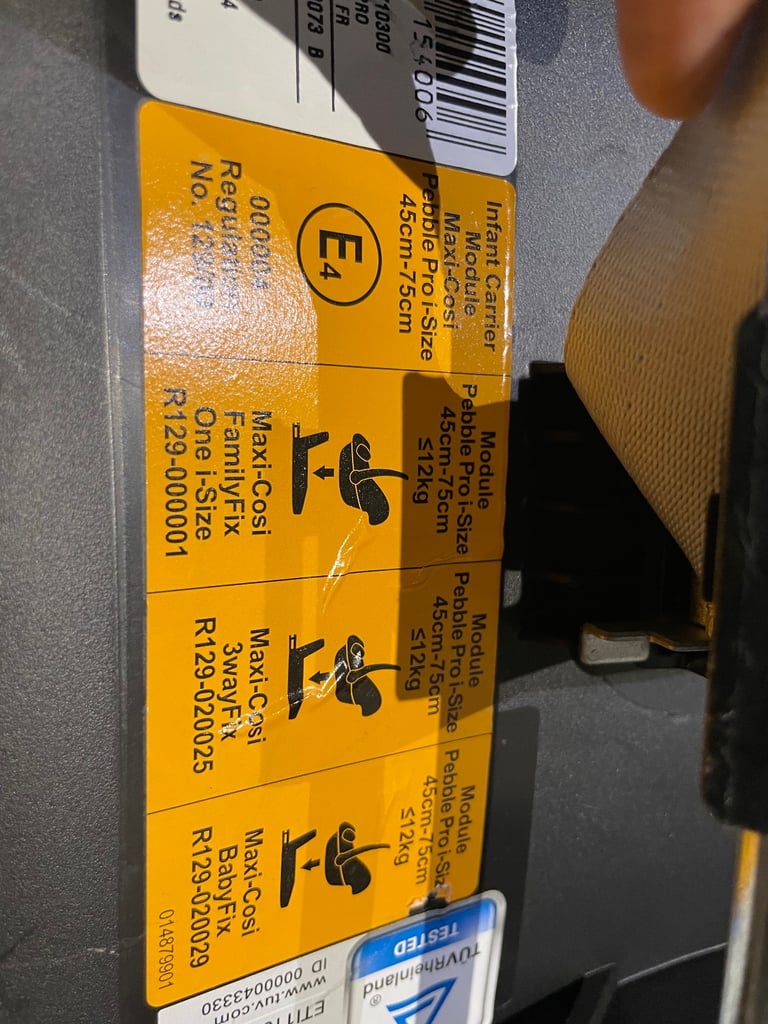 Maxi cosi car seat and base with iso fix 