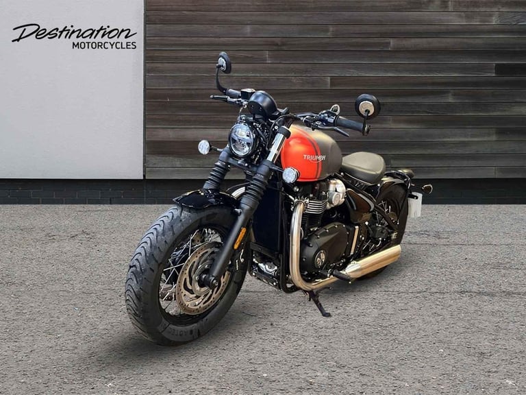 2025 Triumph Bonneville Bobber PREMIUM SINGLE COLOUR Petrol orange 6 Speed