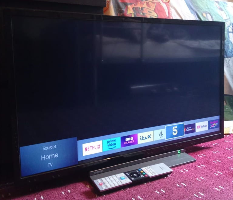 image for Toshiba smart 32 inch hd slim lightweight tv with remote 