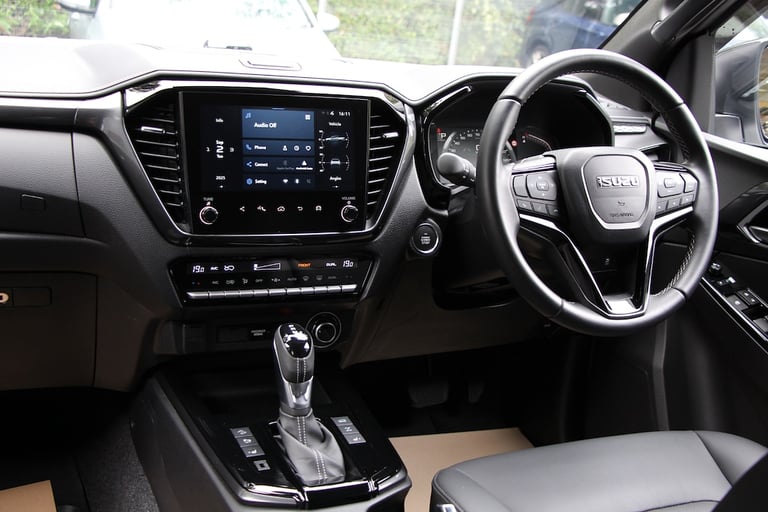 2025 Isuzu D-Max TD V-Cross Double Cab 4x4 [205] (BIG SPEC, FREE MAINLAND UK DELIVERY !!) Pick Up...