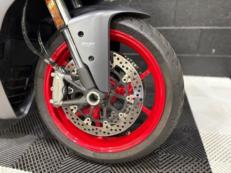 2019 69 DUCATI SUPERSPORT 937 SUPER SPORTS PETROL MANUAL EURO 4 (110 PS)