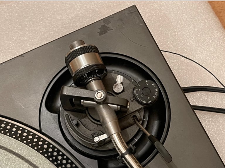 Technics SL 1210 MK2 Direct Drive Turntable 