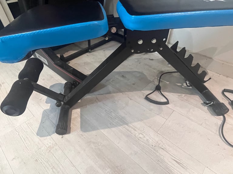 Fitness weights bench. Foldable. 