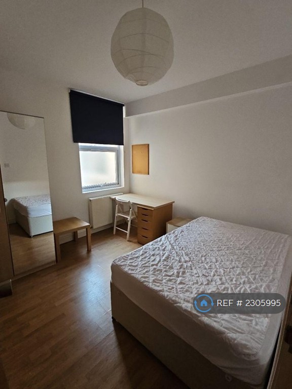 3 bedroom flat in St. Ronans Road, Southsea, PO4 (3 bed) (#2305995)