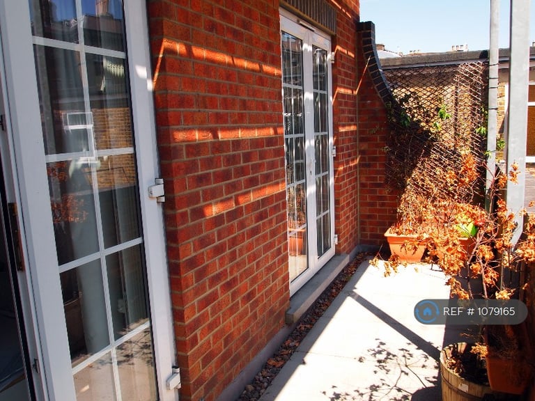 2 bedroom flat in Essex Road, London, N1 (2 bed) (#1079165)