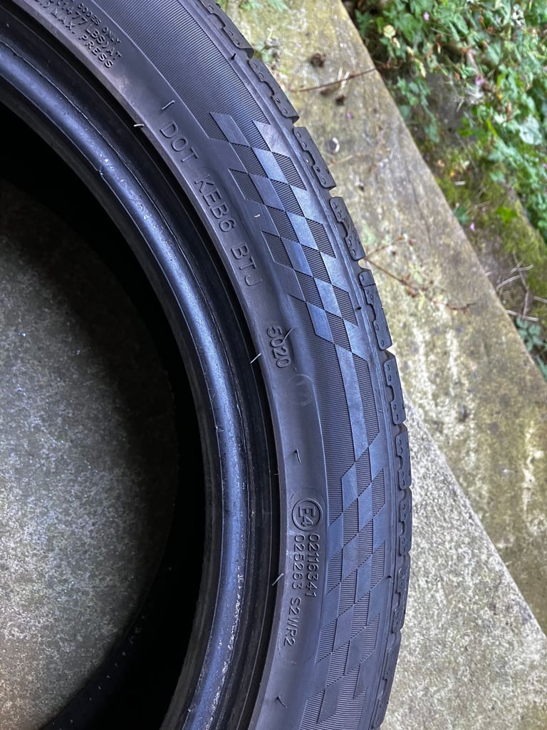 2 x Car Tyres UHP 225/45 ZR17 ROADX RXMOTION