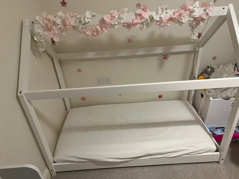 Toddler house bed