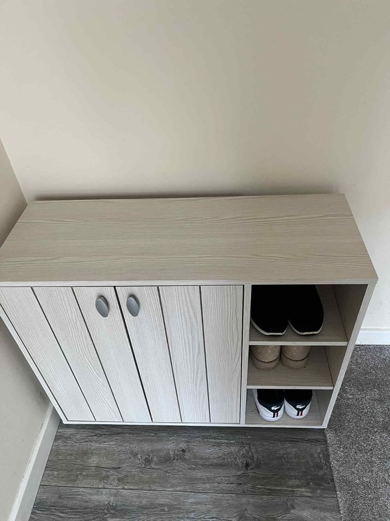 Shoe cabinet 