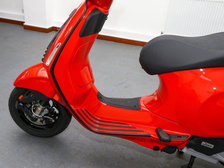 2025, '25  Piaggio Vespa Sprint S 125 Scooter. 1 Owner. ONLY 69 MILES. £3,895