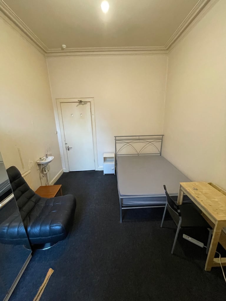 City Centre, Tollcross double room to rent with ALL BILLS, CT, wifi inc !