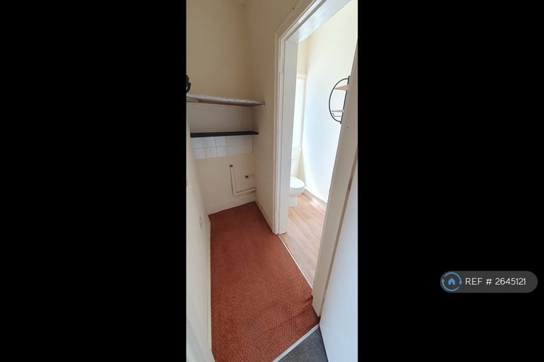 Studio flat in Springfield House, Ilkeston, DE7 (#2645121)
