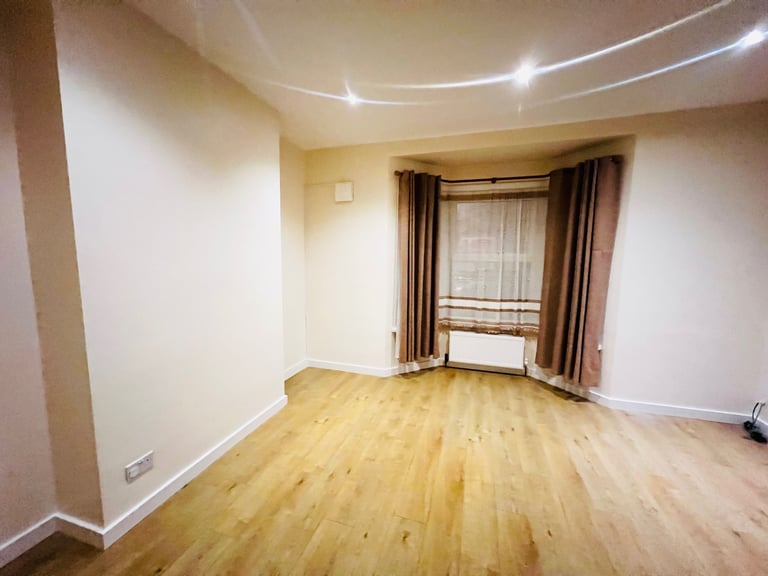 image for ONE BEDROOM GROUND FLOOR FLAT TO LET AT LEYTON LONDON E10 5RH AREA 