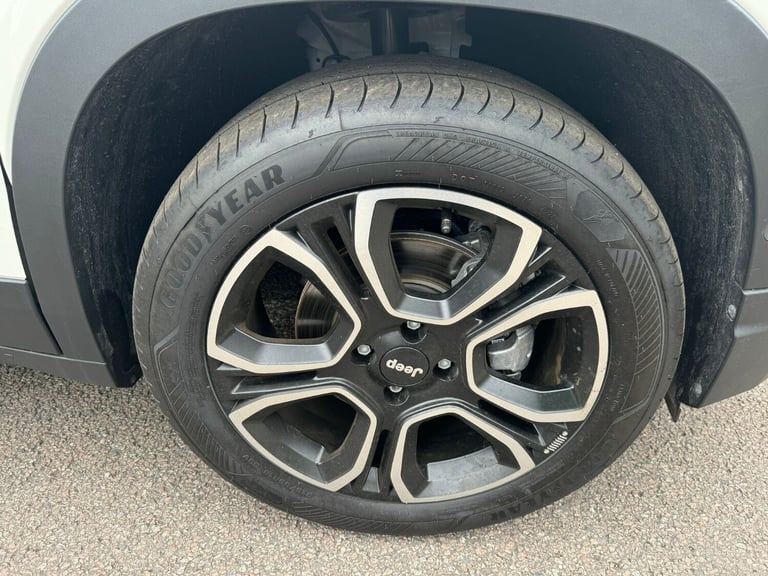 2025 Jeep Avenger 1.2 e-Hybrid Summit 5dr DCT Hatchback Petrol Automatic