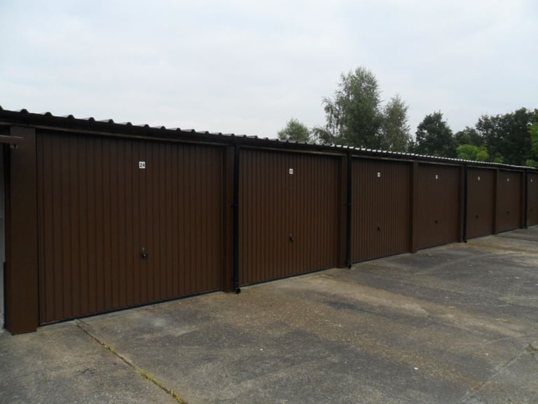 LOCK UP GARAGE TO LET IN KILLINBECK