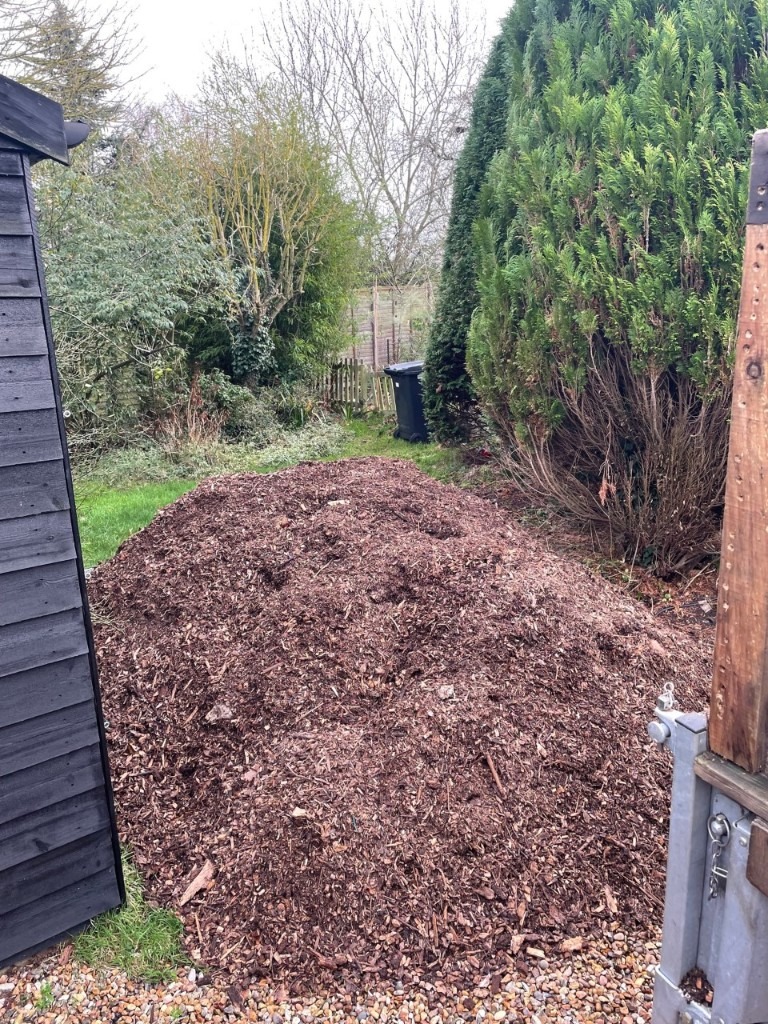 WOODCHIP, GARDEN MULCH, WOOD CHIPPINGS, NORWICH NORFOLK SUFFOLK BULK LOADS, BARK, FOR MULTIPLE