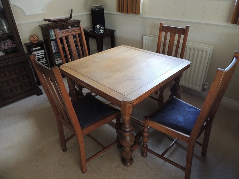 Vintage Oak dining table and 4 chairs - extendable