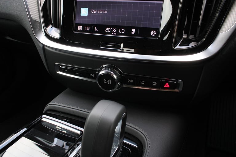 2025 Volvo V60 2.0 T6 18.8kWh Plus Auto AWD Euro 6 (s/s) 5dr ESTATE Petrol/Electric Hybrid Automatic