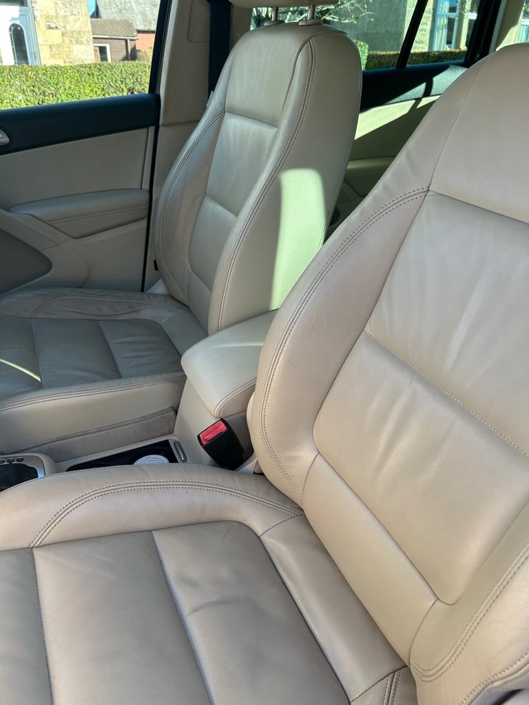 Volkswagen, TIGUAN, R Line Estate, 2010, Semi-Auto, 1968 (cc), 5 doors