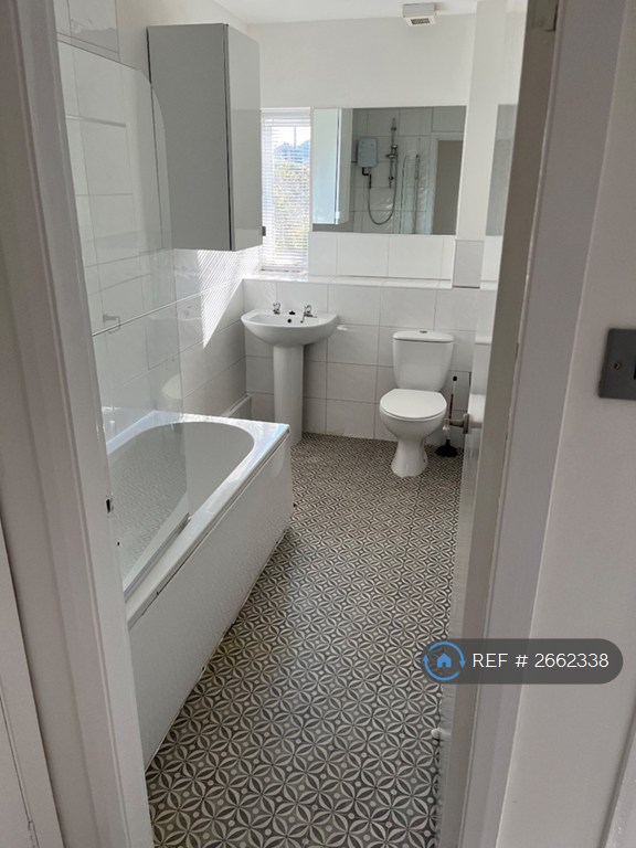 2 bedroom flat in Queens House, Hull, HU5 (2 bed) (#2662338)